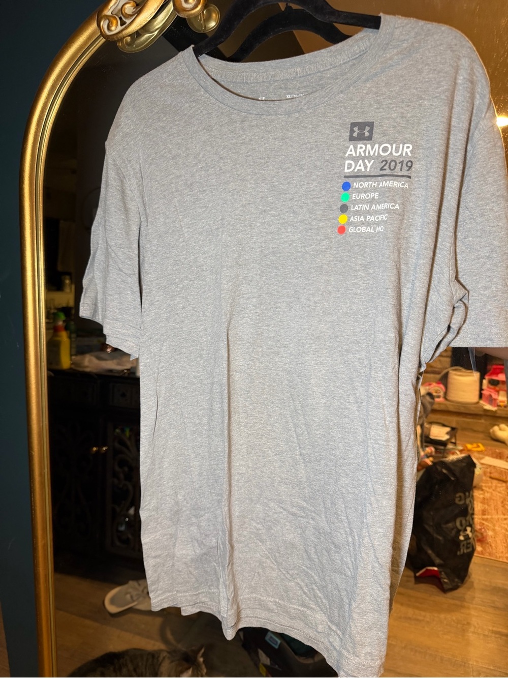 Under Armour Light Gray Short Sleeve Graphic Tee with Multicolor Dots, XL
